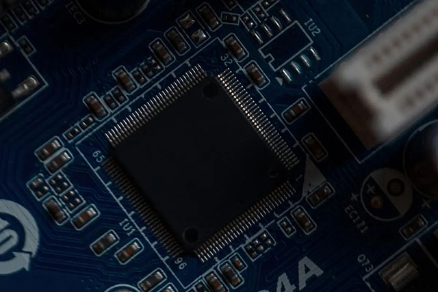 回收 Maxim 運算放大器、ADI 邏輯門和逆變器、TI 數(shù)模轉(zhuǎn)換器