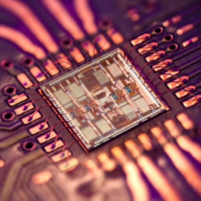 供應，回收 [Broadcom] AFSI-R74C4SB 56Gb/s 4 通道線性 TIA（跨阻抗放大器）IC